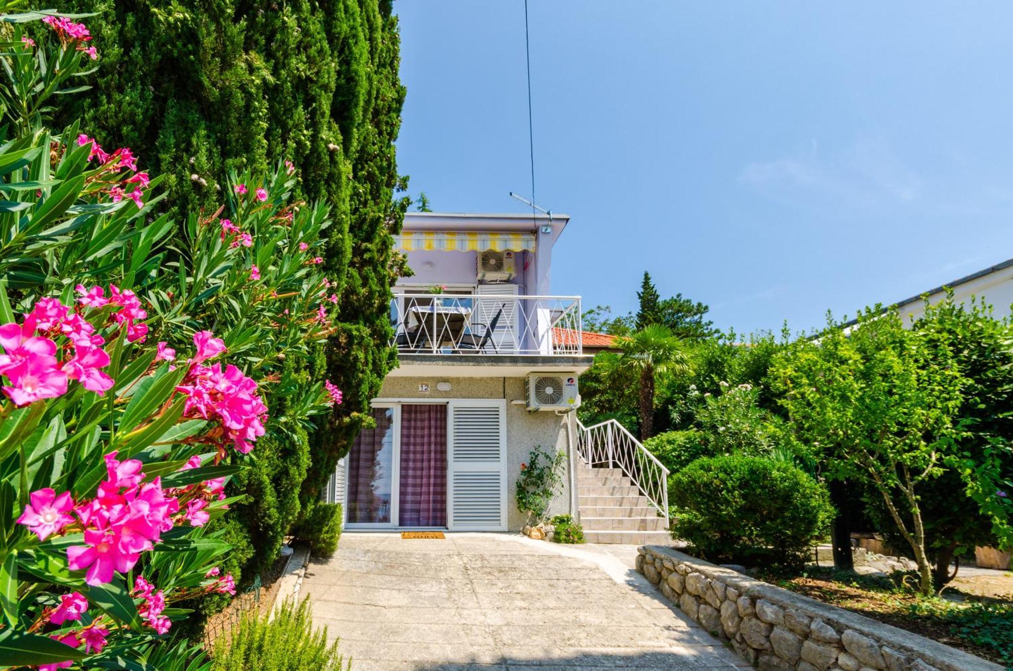 Leng Dramalj Exterior foto